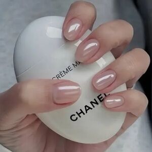 CHANEL BEAUTY la crème main Chanel hand cream